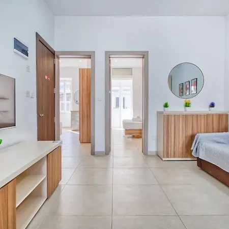 Ta Xbiex With Balcony Close To Seafront Holiday home