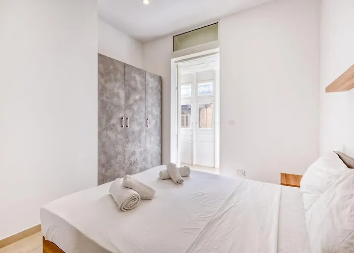 Ta Xbiex With Balcony Close To Seafront * Santa Vennera