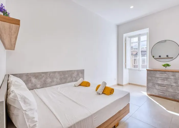 Holiday home Ta Xbiex With Balcony Close To Seafront *