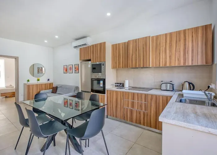 Ta Xbiex With Balcony Close To Seafront Santa Vennera