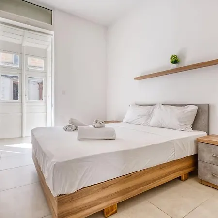 Ta Xbiex With Balcony Close To Seafront